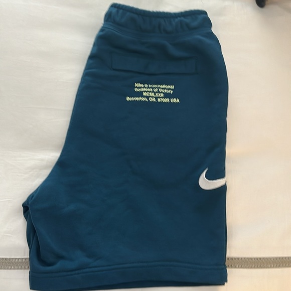 Nike shorts - Picture 2 of 2